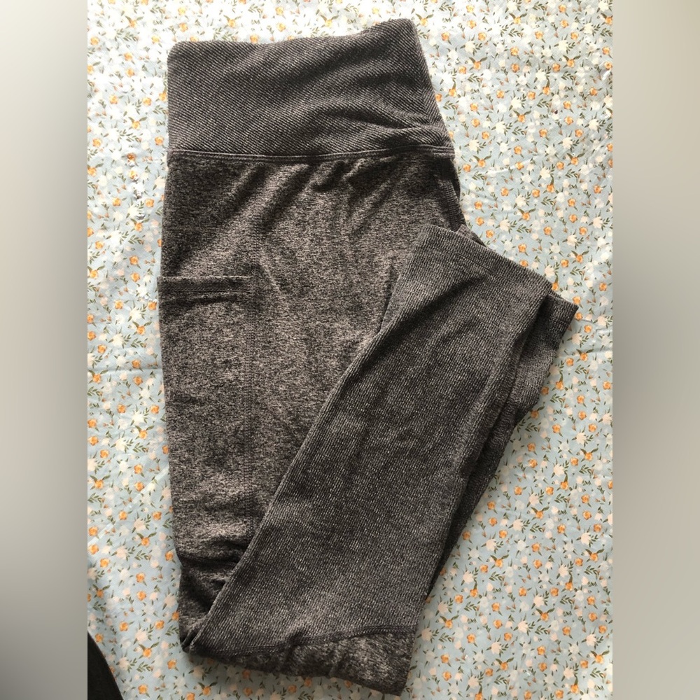 Members Mark leggings with pockets. Heather gray size L. Ankle length